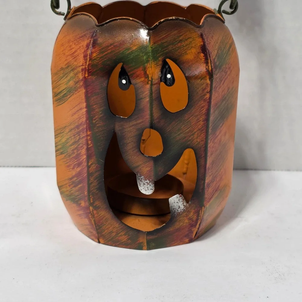 Rustic Metal Jack-O-Lantern Pumpkin Halloween Tea Light Holder with Handle